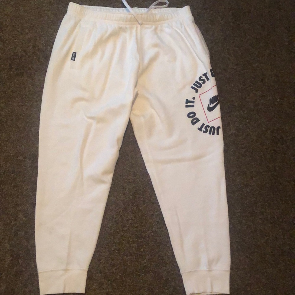 Men’s Nike jogging suit for $100 dollars.